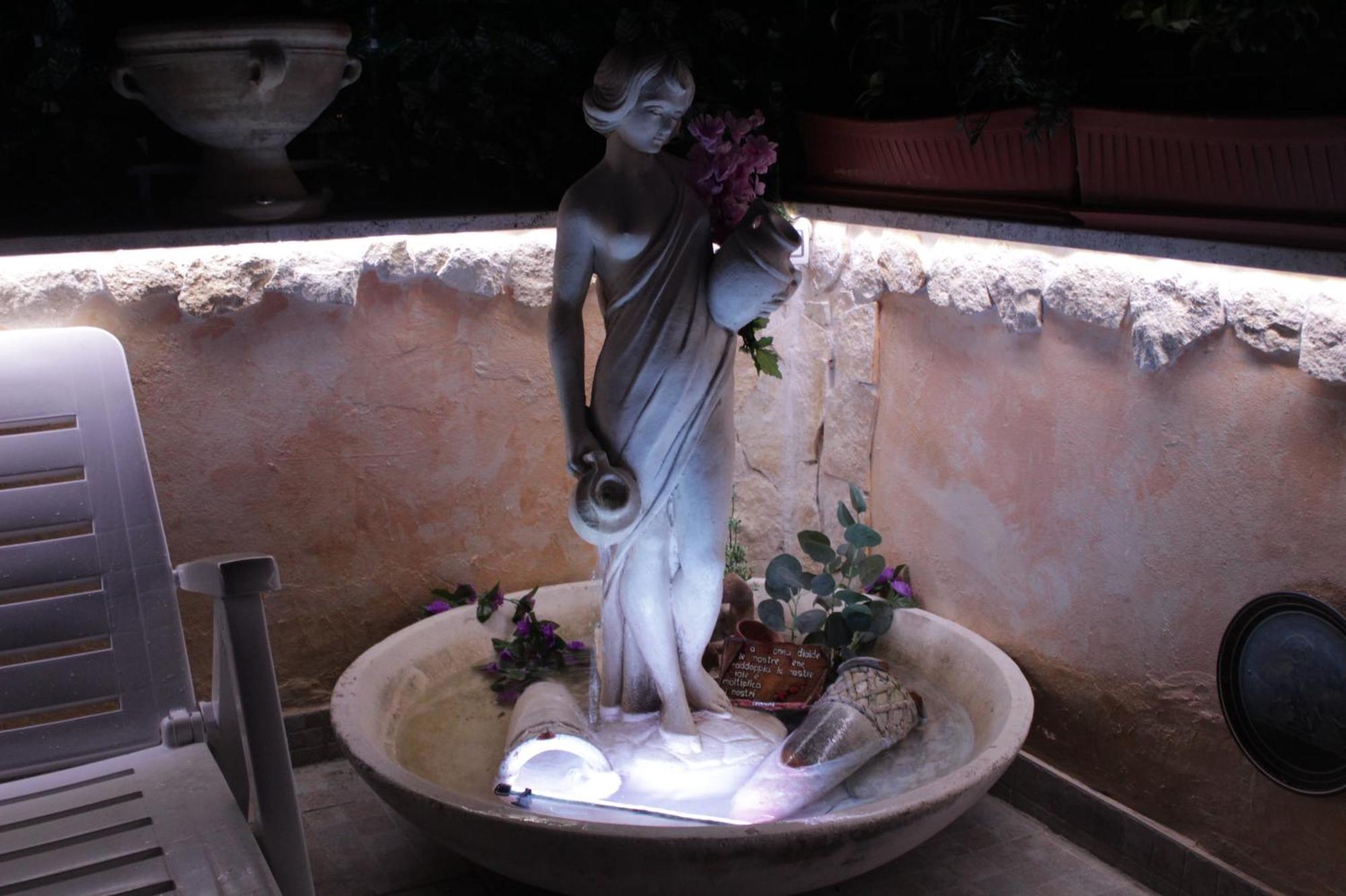 Apartment Domus Corneliae - Romantico Attico & Jacuzzi - Metro A Cornelia *