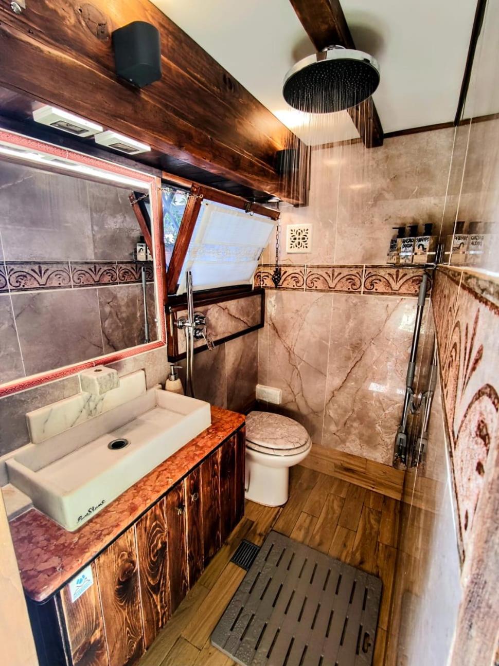 Domus Corneliae - Romantico Attico & Jacuzzi - Metro A Cornelia * Rom