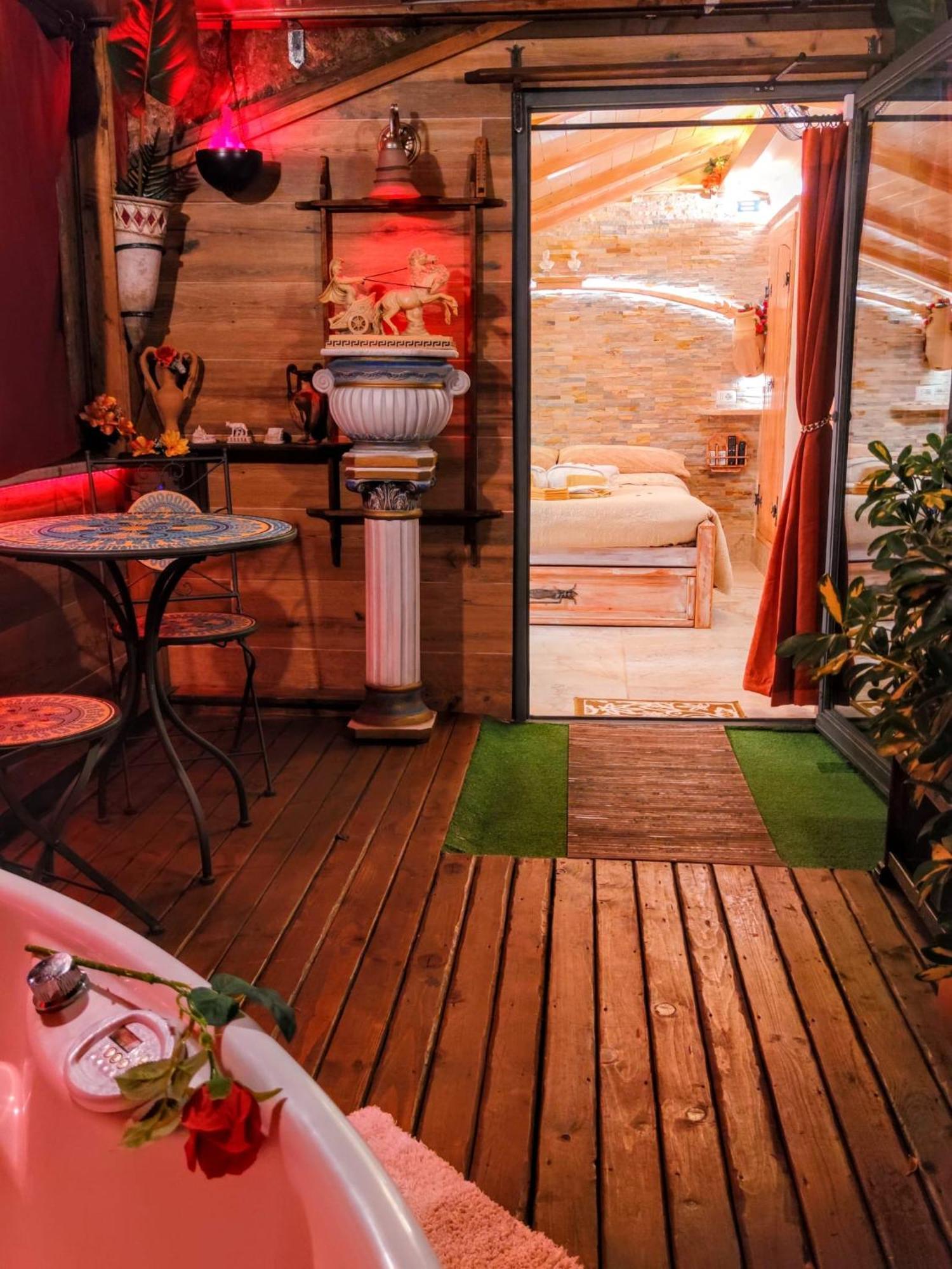 Domus Corneliae - Romantico Attico & Jacuzzi - Metro A Cornelia Rom