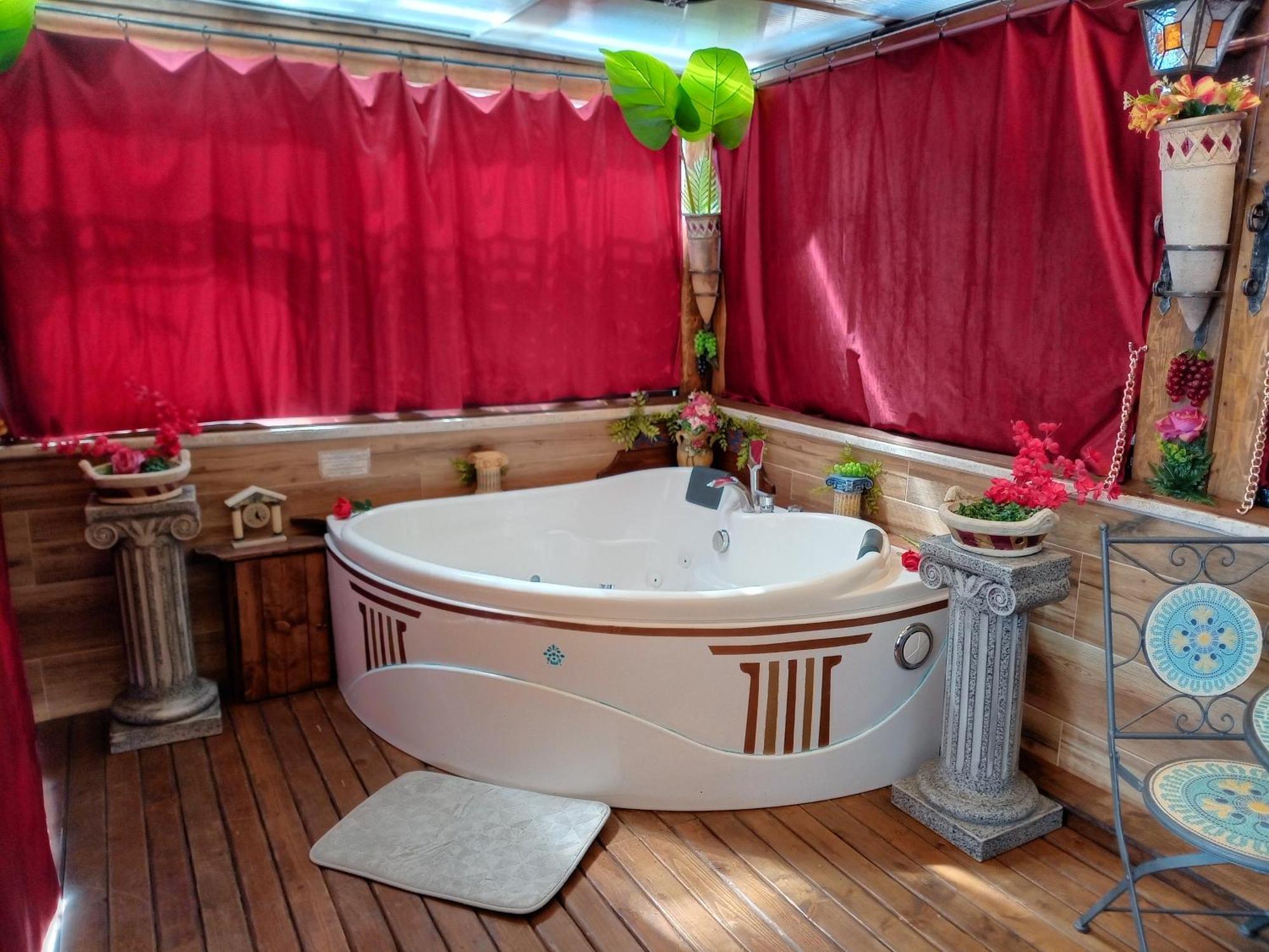 Domus Corneliae - Romantico Attico & Jacuzzi - Metro A Cornelia Apartment