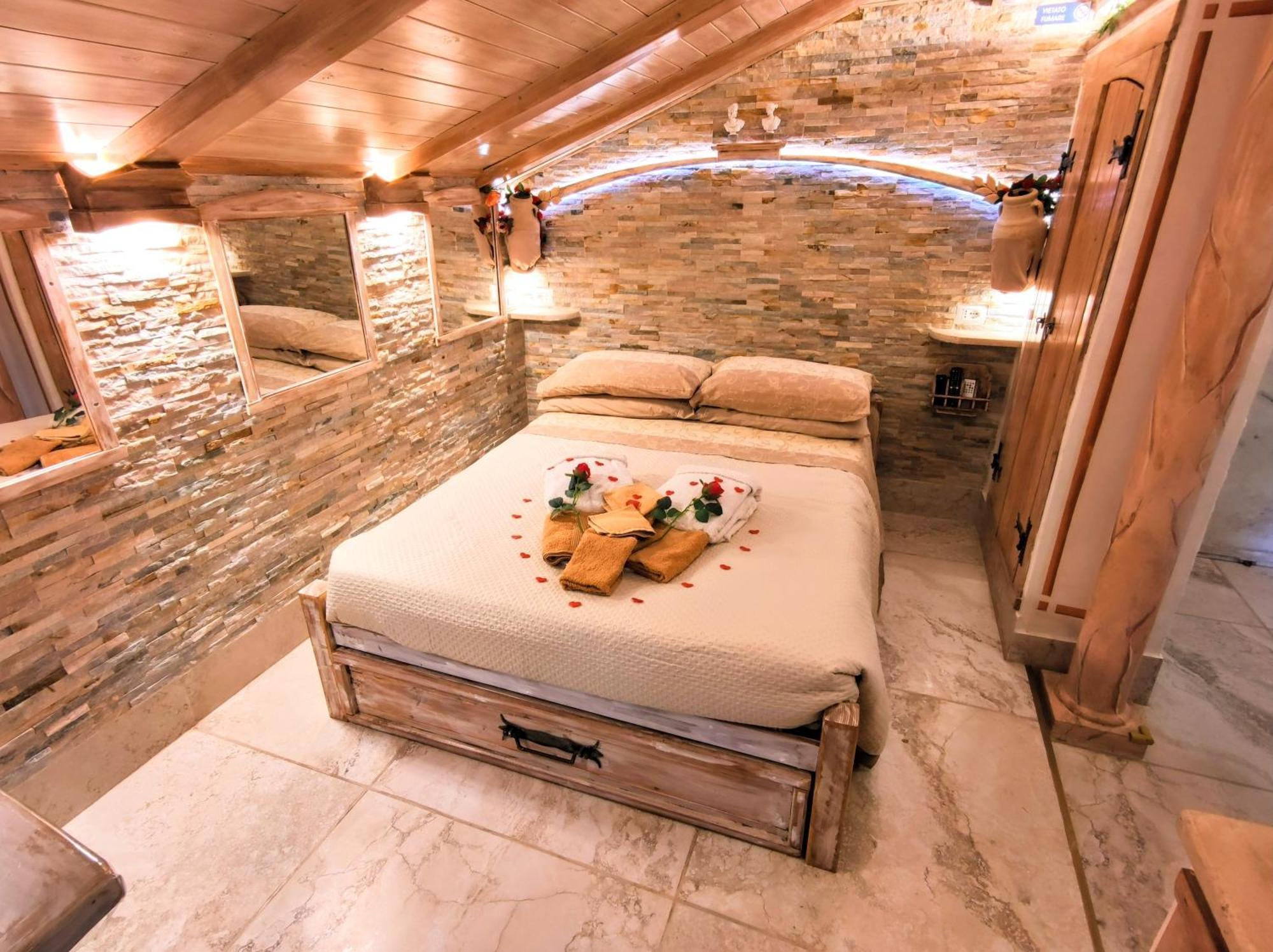 Domus Corneliae - Romantico Attico & Jacuzzi - Metro A Cornelia * Rom